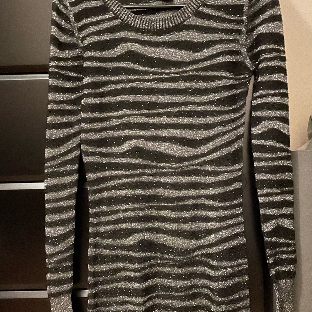 Dress - Picture 3 of 4